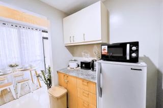 Luxury 3BR Near Airport Terminal 3 Beside Venice Mall Fast WiFi Free Pool and Gym - Manila - 1