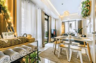 Luxury 3BR Near Airport Terminal 3 Beside Venice Mall Fast WiFi Free Pool and Gym - Manila - 0