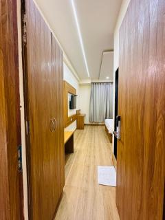 Hotel Breeze Bay BKC - Near US Embassy - 3