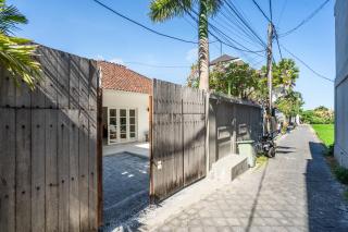 Berawa Beach House by iBali Management - Canggu - 7