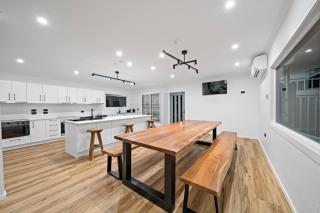 The Pier Pods on the water- 50m from Townsville bus terminal and ferry terminal- Passport ID requried - Townsville - 4