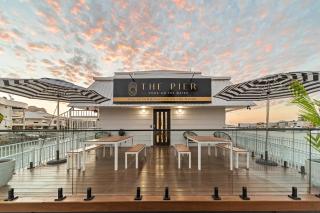 The Pier Pods on the water- 50m from Townsville bus terminal and ferry terminal- Passport ID requried - Townsville - 8