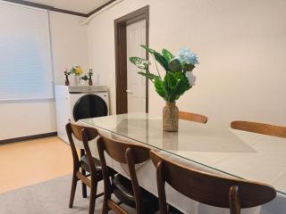 House9 , room3, queen bed4 ,elevator O , hills X, stairs X , 4min from subway and bus station,exclusive space - Seul - 4