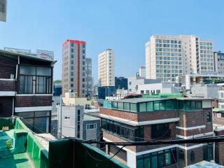 It's So Blue Studio Apartment in Sinchon - Seul - 9