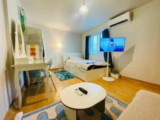 It's So Blue Studio Apartment in Sinchon - Seul - 3