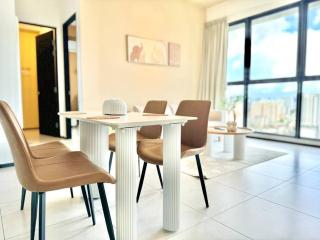 Urban Suites #Creamy style #Infinity Pool #local neighbourhood #5pax #3BR 2bath #2Queen 1Single #Quality well maintained #Private host - Jelutong - 2