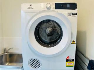 Leppington Two-Level 4Br near Village & Woolworths - Leppington - 4