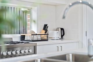 Leppington Two-Level 4Br near Village & Woolworths - Leppington - 1