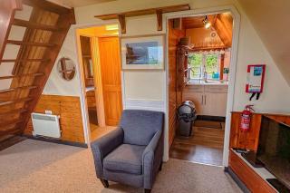 1 Bedroom Cabin with Mountain & Loch Views - Quiet Location between Glencoe & Ben Nevis - Corran - 9