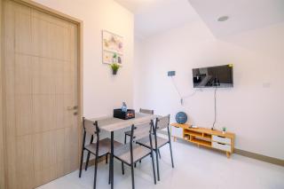 Comfort and Nice 2BR at Tokyo Riverside PIK 2 Apartment By Travelio - Rawalembang - 5