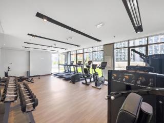 Stunning Studio w Pool & Gym - 4