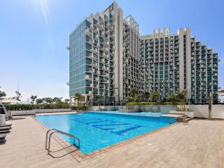 Stunning Studio w Pool & Gym - Dubai - 5