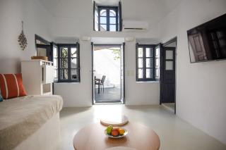 1906 Cave Villa - 4