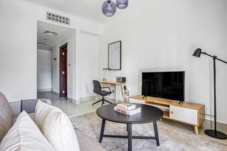 Blueground Reehan elevator pool garage DXB-946 - 8