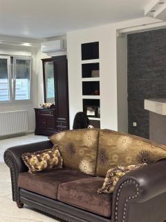 Blessings Apartment with Private Garden and Parking - 4