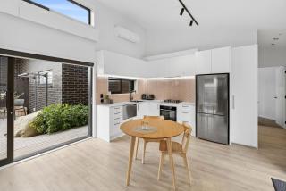 Boutique One Bedroom Haven - 8