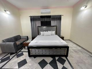 Decent Luxury Guest House F-11 - Islamabad - 3