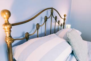 1 Bed Sleeps 3 Free Parking Pets Allowed - 8