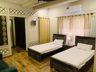 Luxury condo in bahria town phase 1 ideal location - Rawalpindi - 4