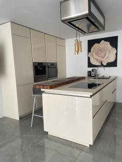 Luxurious 2 Bedroom Apartment Old City - Munich - 5