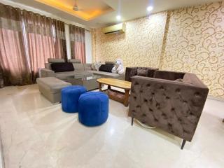 4BHK Luxury Service Apt near Saket - 9