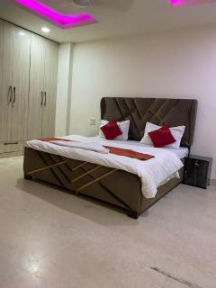 4BHK Luxury Service Apt near Saket - 3