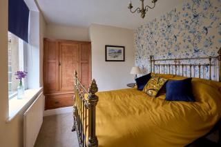 Holmes Cottage in the heart of Haworth - 9