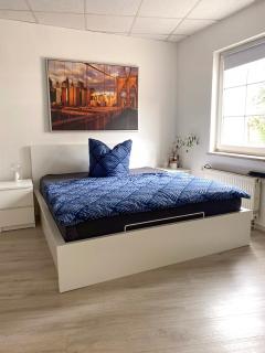 Große & voll ausgestattete Apartments, Studios, Doppelzimmer, Workspace, Parkplatz, Netflix, Prime & schnelles Wifi in ruhiger Lage mit Garten - Rudolstadt - 5