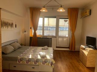 LazyNest - Central Studio with Balcony on Magheru - 9