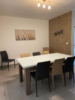 Eureka Mansions elegant & spacious apartment - 6