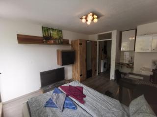 close to citycenter, 5 min metro U1, 50 m bus, - 2