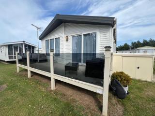 Stunning Lodge Boasting Large Decking Area At California Cliffs Ref 50008L - 9