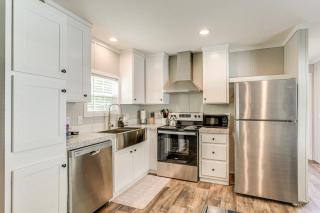 Sleek Home Near Downtown Lakeland with Yard! - Lakeland - 9