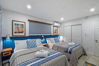 The SurfSide Hideout Charming Cozy Central - 4