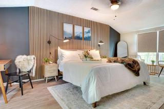 Welcome to The Alpine Luxury Cabin in the City - 9