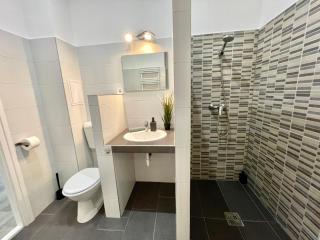 Relax Home with 2 bedroom, 2 bathroom for 6 people in the City Centre FREE COFFEE - Budapest - 8
