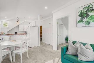 Oasis on Commercial Street w Balcony - Provincetown - 8