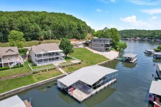Lakefront Paradise -Private Dock, Calm Cove - Camdenton - 9
