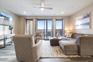 Lake Haven-Luxury Condo, Infinity Pool, Gym - Four Seasons - 8