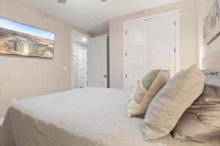 Lake Haven-Luxury Condo, Infinity Pool, Gym - Four Seasons - 4
