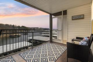 The Sunrise Suite Waterfront, Balcony with Pool - Lake Ozark - 0