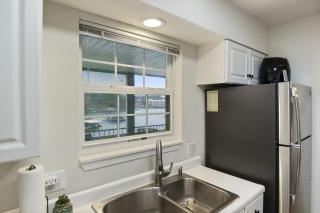 The Sunrise Suite Waterfront, Balcony with Pool - Lake Ozark - 1