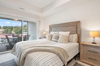 Emerald Escape, Luxury Waterfront Condo with pool - Lake Ozark - 0