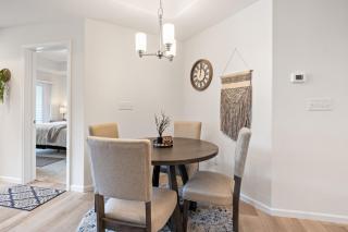 Emerald Escape, Luxury Waterfront Condo with pool - Lake Ozark - 2