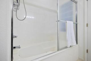 Sunshine Shack - Waterfront Condo with Three Pools - Lake Ozark - 9