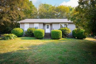 Comfy and Convenient Duplex - Columbia - 9
