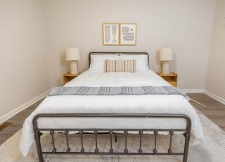 Comfy and Convenient Duplex - Columbia - 8