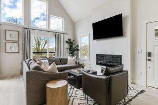 New Beautiful Home with Mtn Views, 2 Decks, Walk to Biltmore Village - Asheville - 5