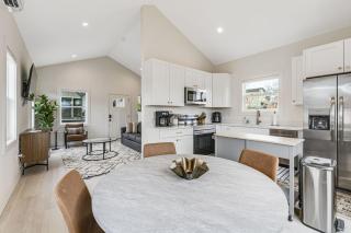 New Designer 1 Bed Home, Walk to Biltmore Village - Asheville - 2