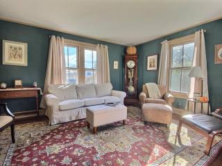 Historic Colonial Pool Walk to Town - Litchfield - 3
